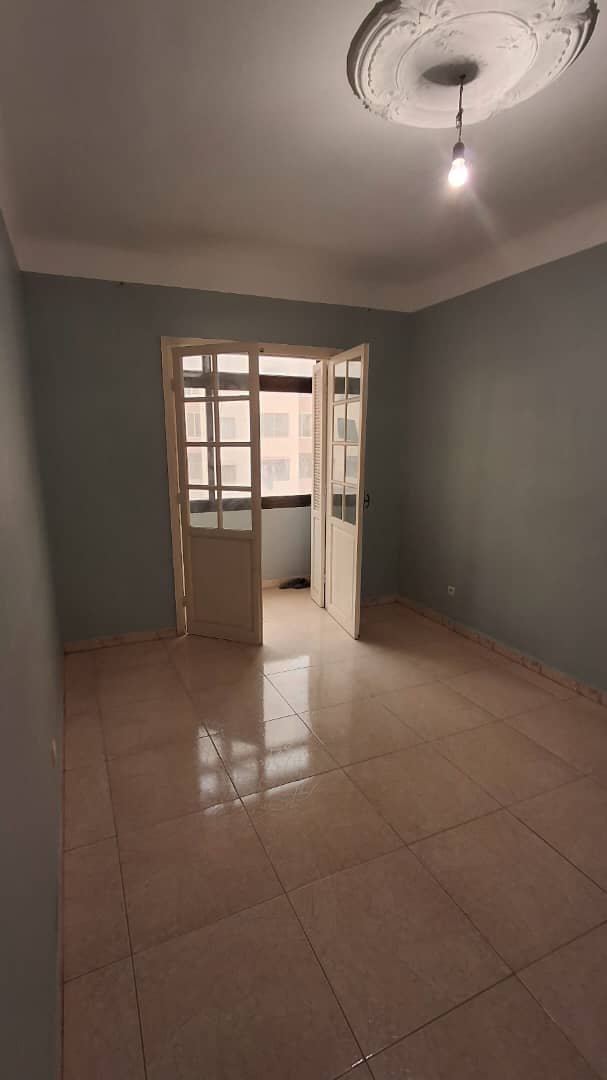 Appartement F3 à vendre - Boulverd Des Lions- Oran