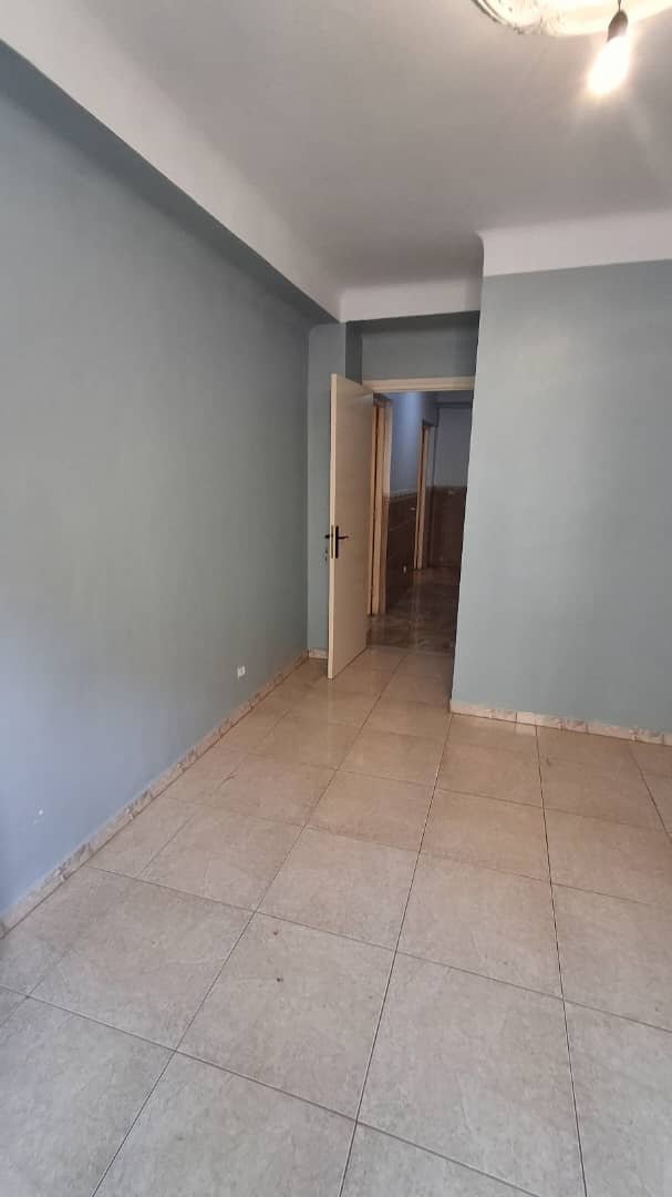 Appartement F3 à vendre - Boulverd Des Lions- Oran