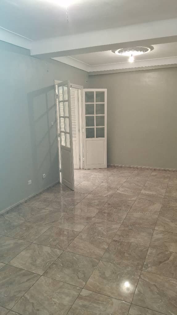 Appartement F3 à vendre - Boulverd Des Lions- Oran