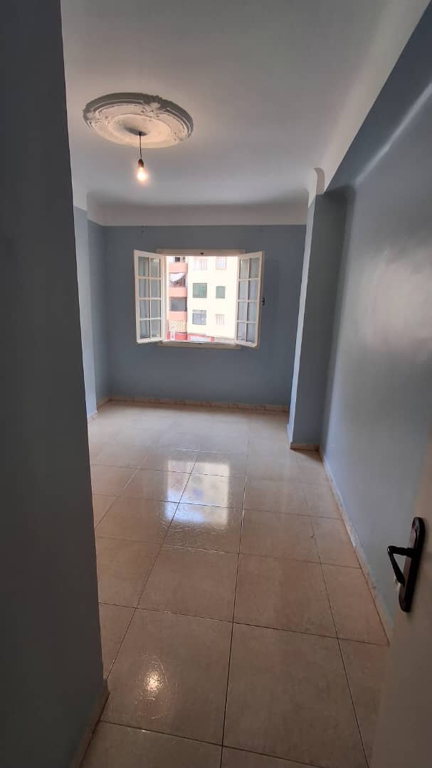 Appartement F3 à vendre - Boulverd Des Lions- Oran