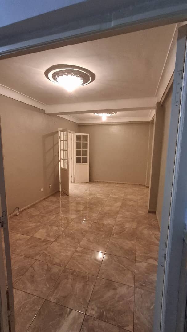 Appartement F3 à vendre - Boulverd Des Lions- Oran