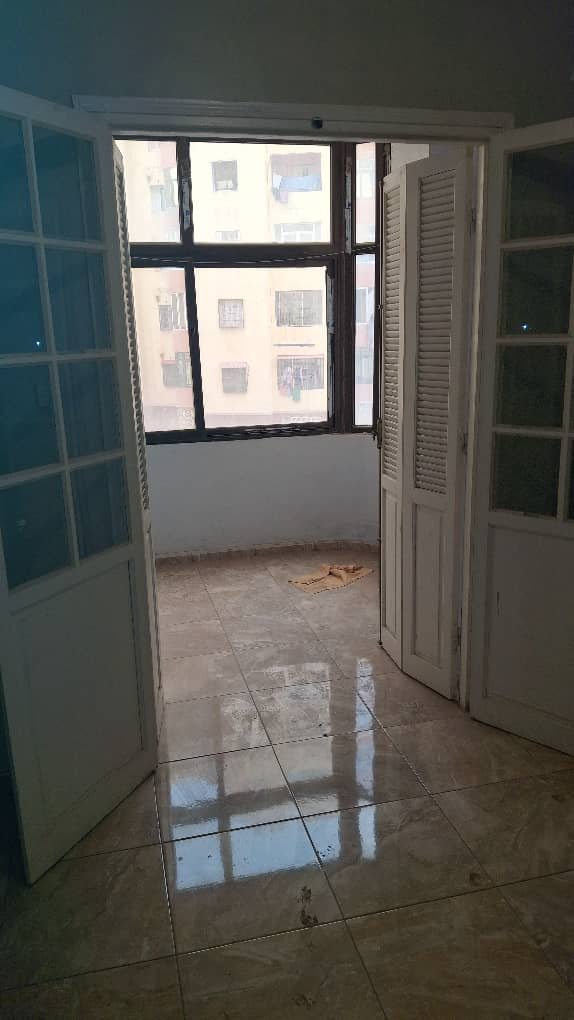 Appartement F3 à vendre - Boulverd Des Lions- Oran