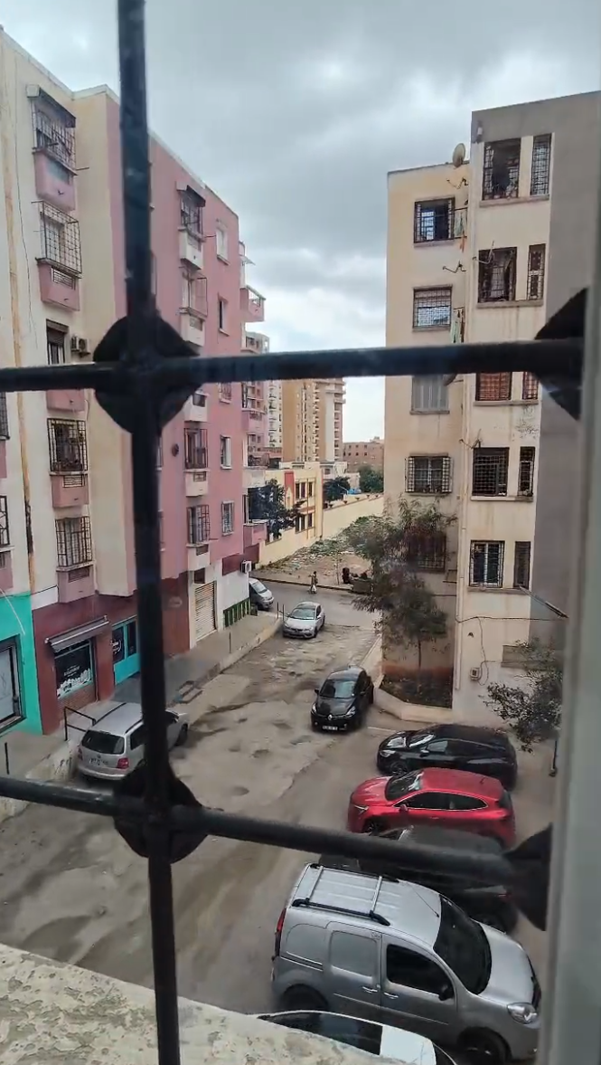 Appartement F4 à vendre - Akid Lotfi- Oran