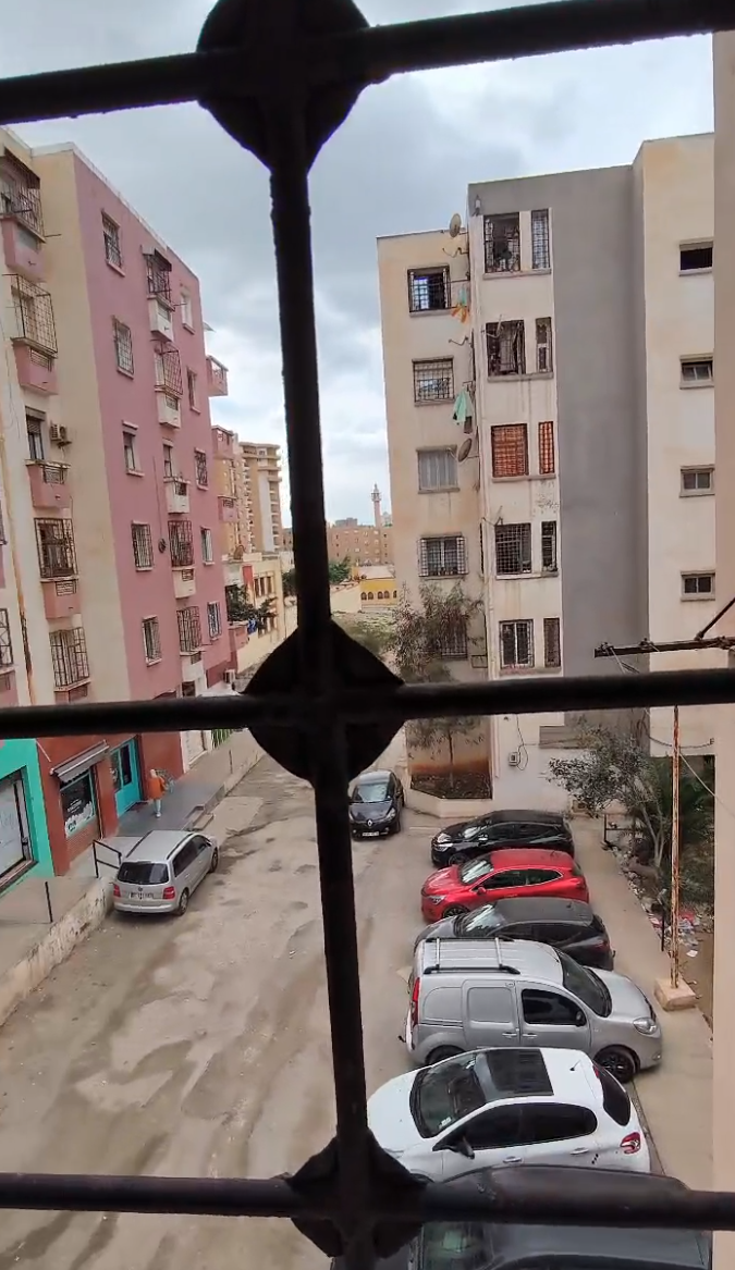 Appartement F4 à vendre - Akid Lotfi- Oran