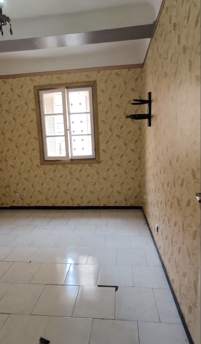 Appartement F4 à vendre - Akid Lotfi- Oran