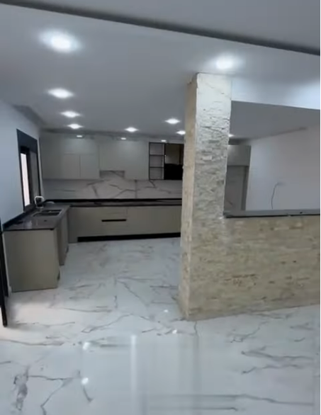 Appartement T5 à vendre - Fernand Ville - Oran