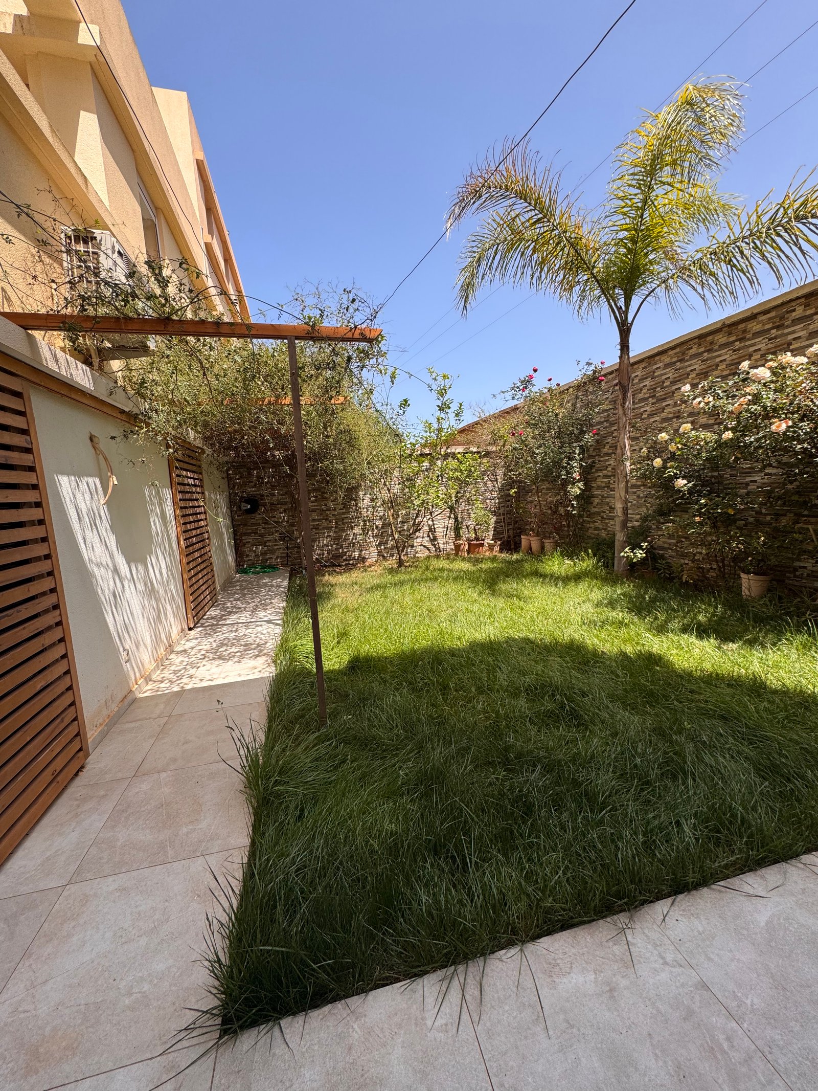 Villa à vendre à Belgaïd, Oran avec jardin