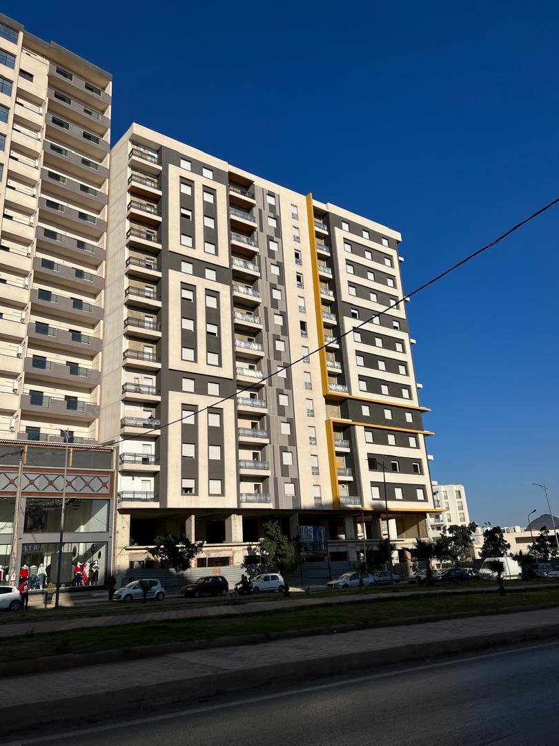 Appartement F3 à vendre à Boulverd Des Lions, Oran avec vue panoramique