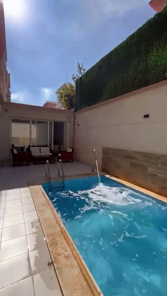 Villa à vendre à Point Du Jour, Oran avec Piscine