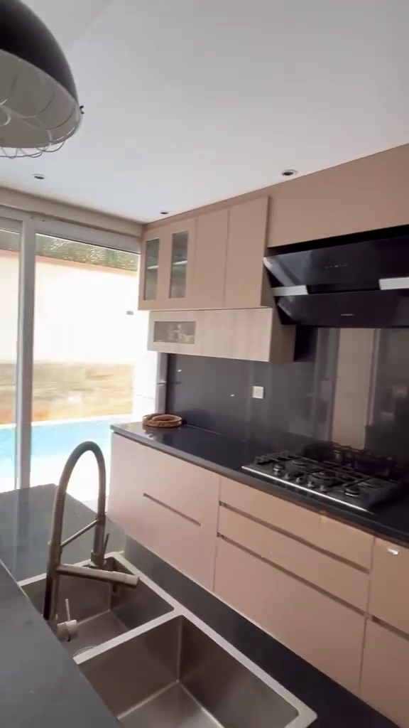 Villa à vendre à Point Du Jour, Oran avec Piscine