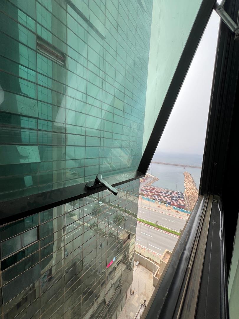 Appartement T2 à vendre à Les Falaises, Oran avec Vue sur Mer
