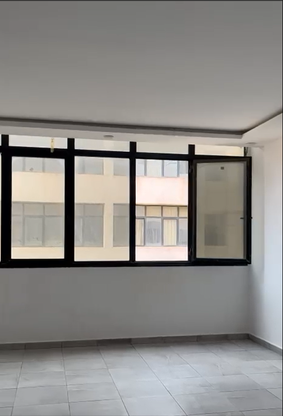 Appartement F3 à vendre à Boulevard Des Lions, Oran Sans vis-à-vis