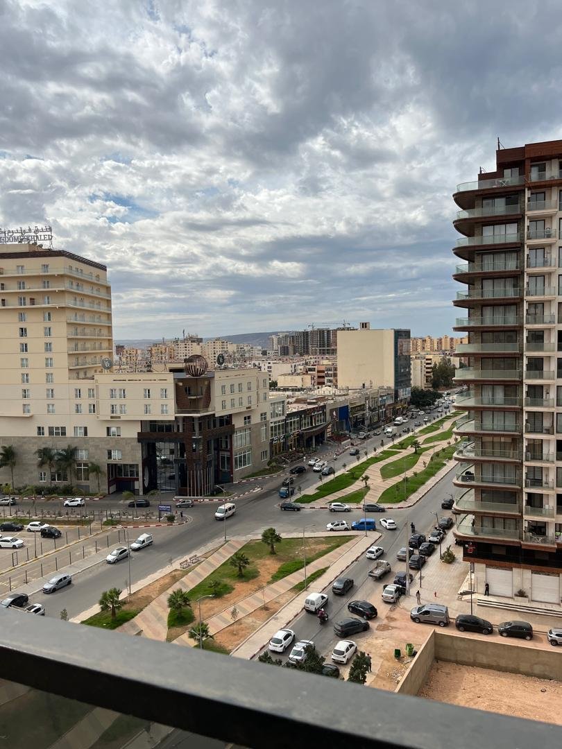Appartement F3 à vendre à Boulevard Des Lions, Oran Sans vis-à-vis