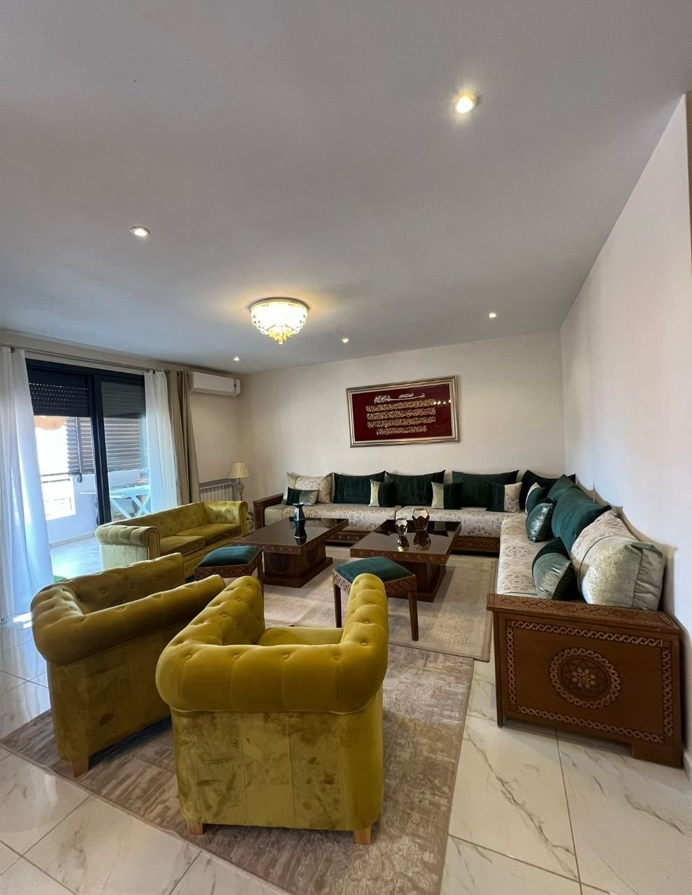 Appartement F4 à vendre à Boulverd Des Lions, Oran Sans vis-à-vis