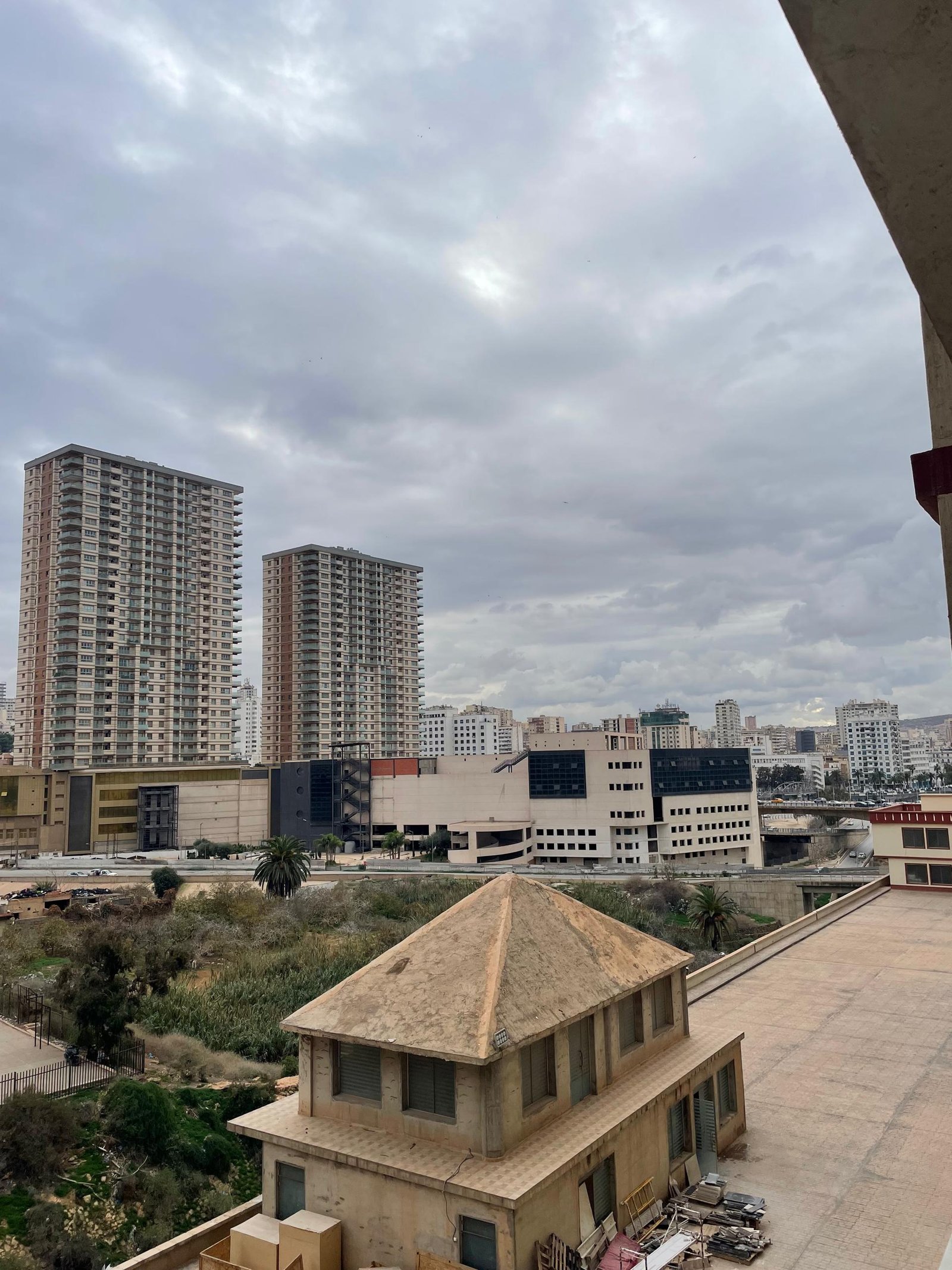 Appartement F4 à vendre à Les Falaises, Oran Sans vis-à-vis