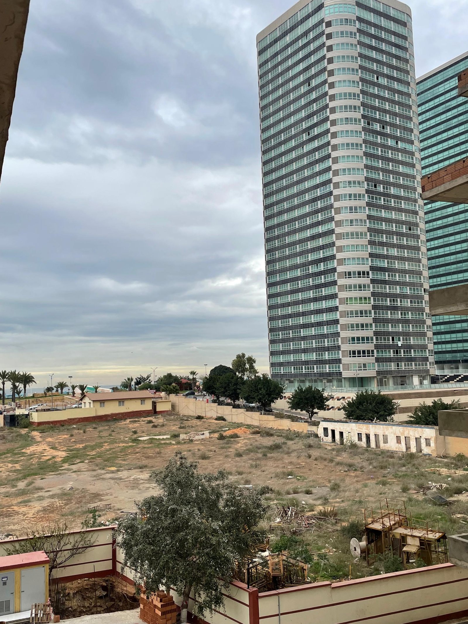 Appartement F4 à vendre à Les Falaises, Oran Sans vis-à-vis