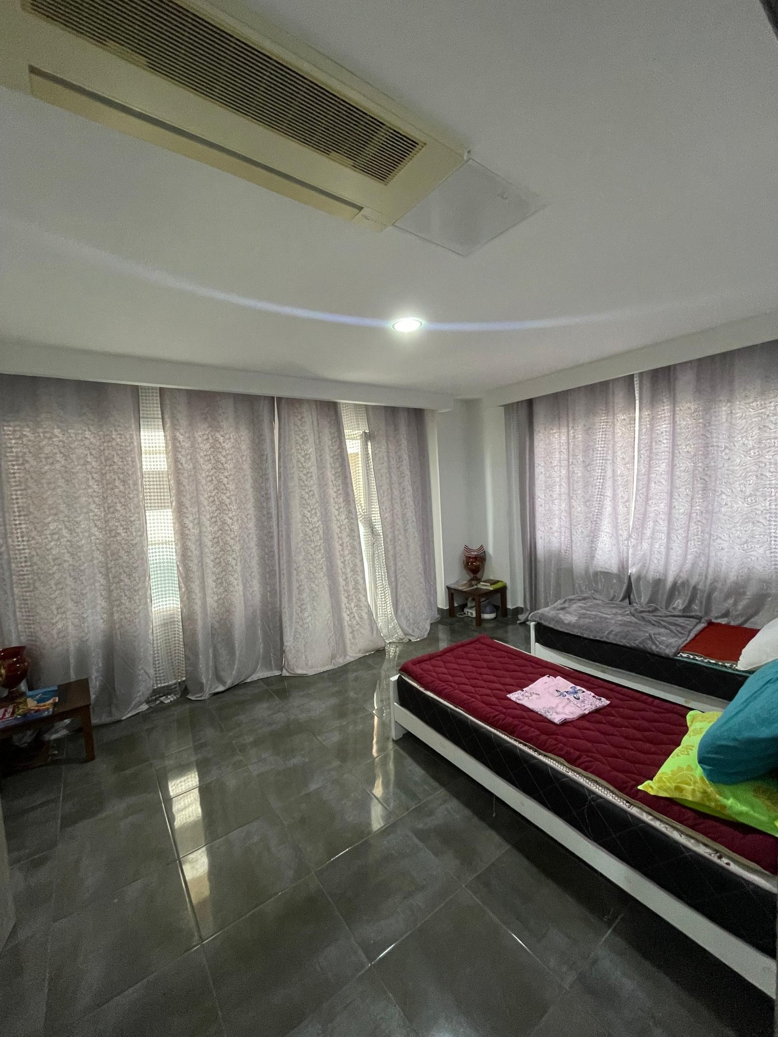 Appartement F4 à vendre à Les Falaises, Oran Sans vis-à-vis