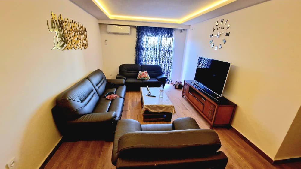 Appartement T3 à louer à Rond Point Pépinière, Oran Sans vis-à-vis
