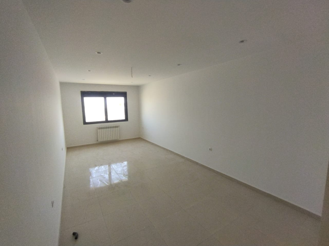 Appartement F4 à Millénium, Oran Sans vis-à-vis