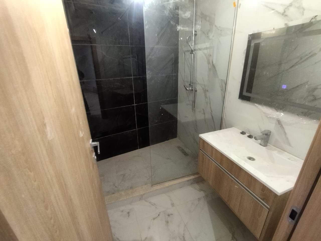 Appartement F4 à Millénium, Oran Sans vis-à-vis
