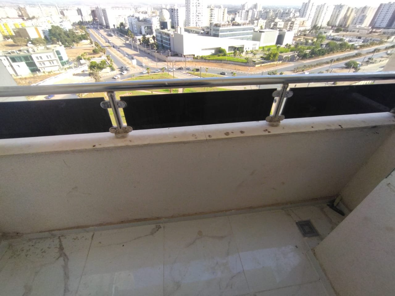 Appartement F4 à vendre à Quartier Des Cliniques, Oran Sans vis-à-vis