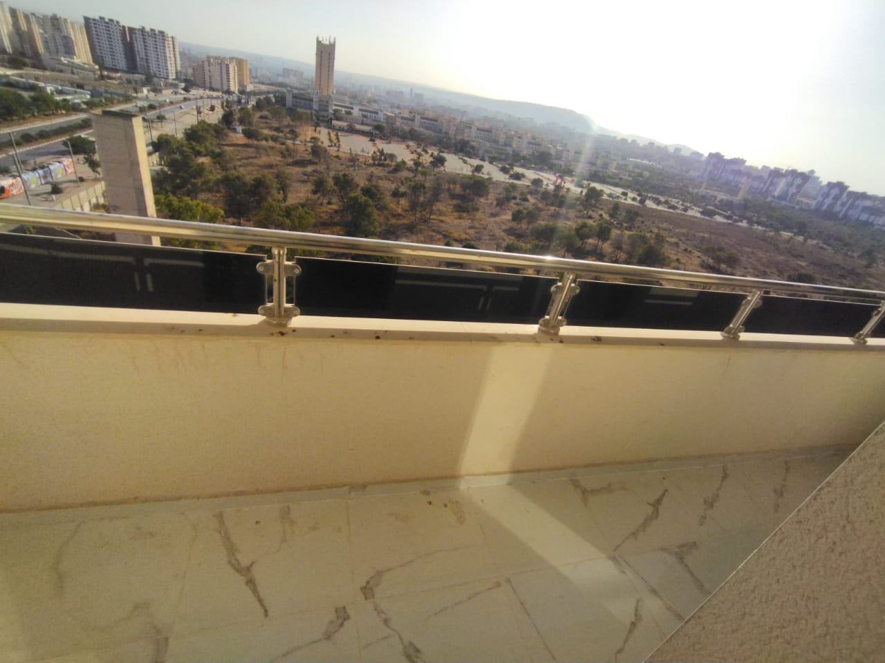 Appartement F4 à vendre à Quartier Des Cliniques, Oran Sans vis-à-vis