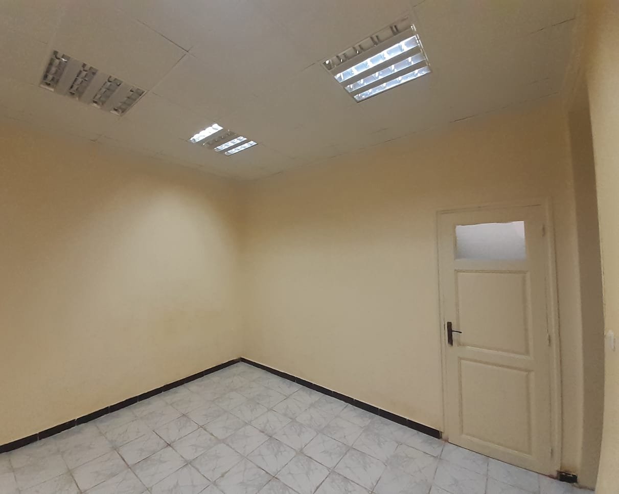 Local commercial à vendre à Plateau Saint-michel, Oran