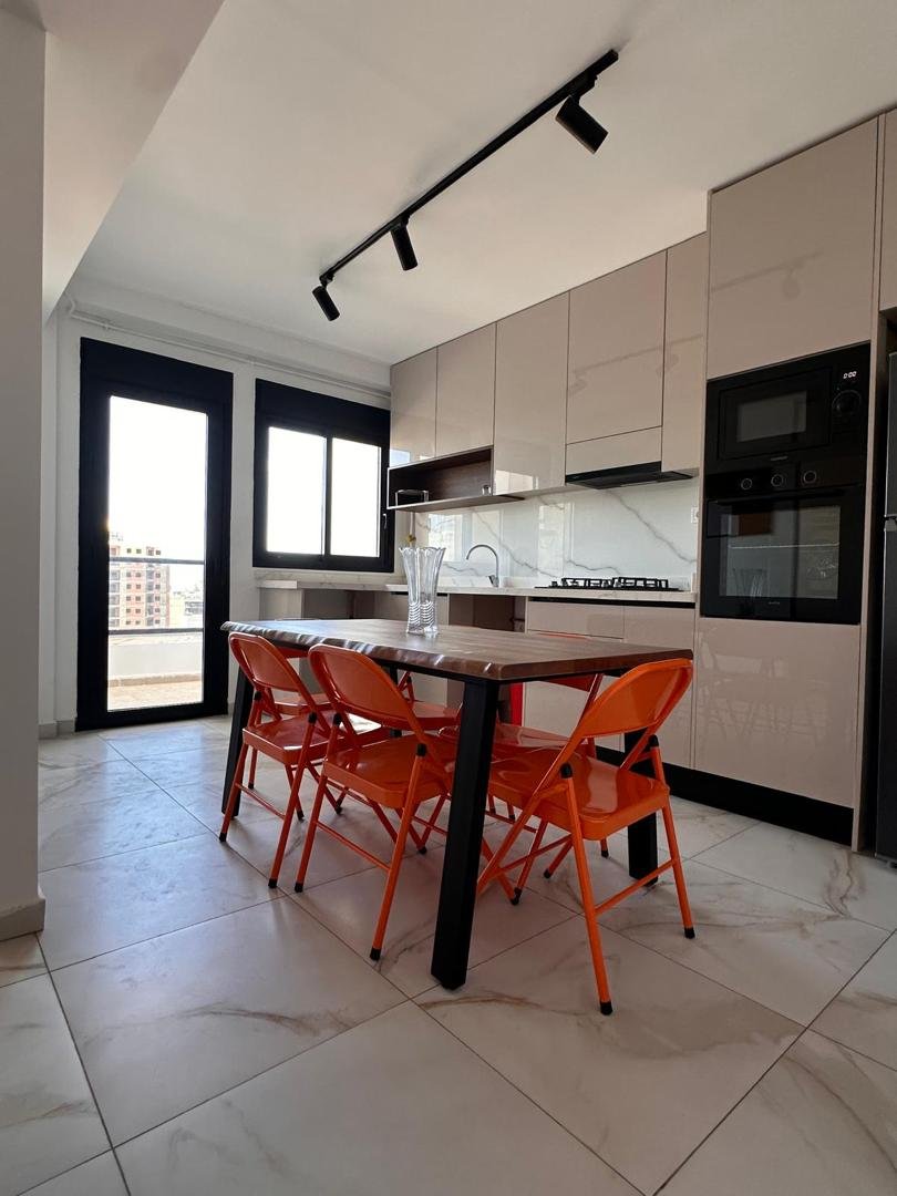 Appartement type F3 à louer à Fernand Ville, Oran.