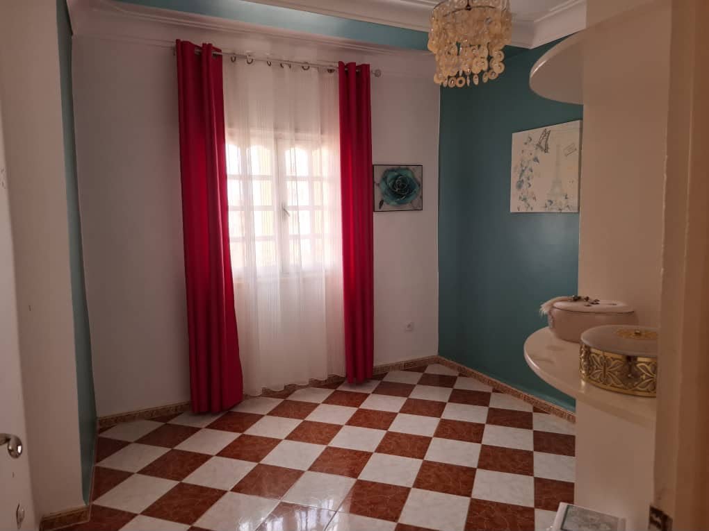 Appartement T4 à louer à Akid, Oran Sans vis-à-vis