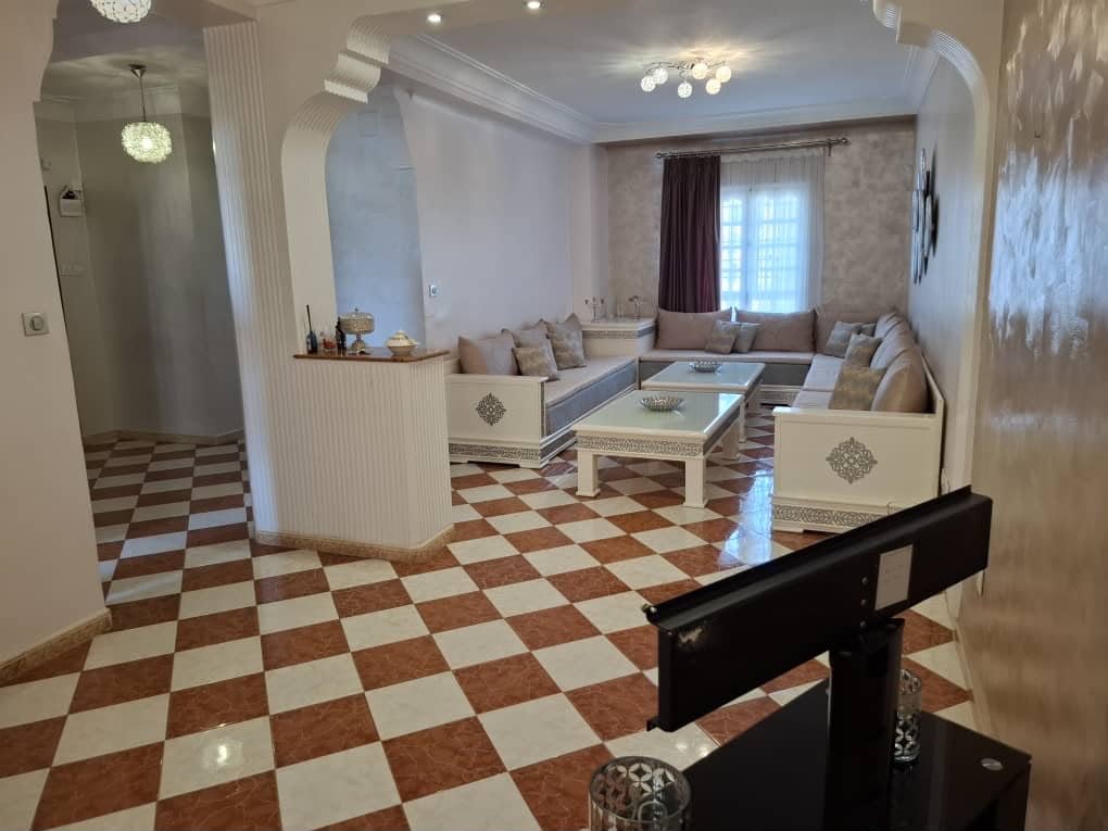 Appartement T4 à louer à Akid, Oran Sans vis-à-vis