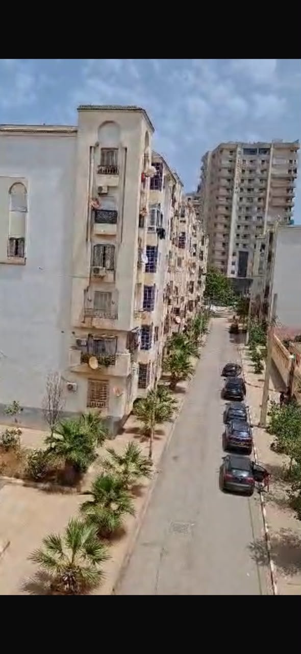 Appartement T4 à louer à Akid, Oran Sans vis-à-vis