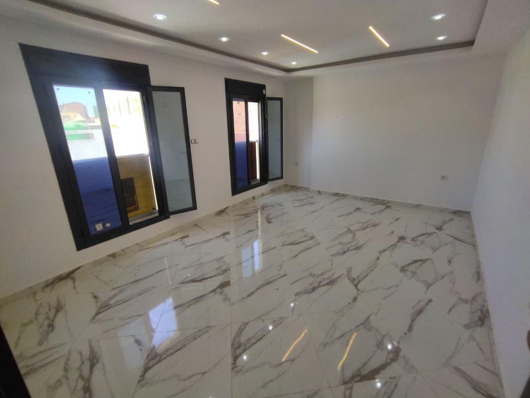 Appartement F3 à vendre à Belgaid, Oran