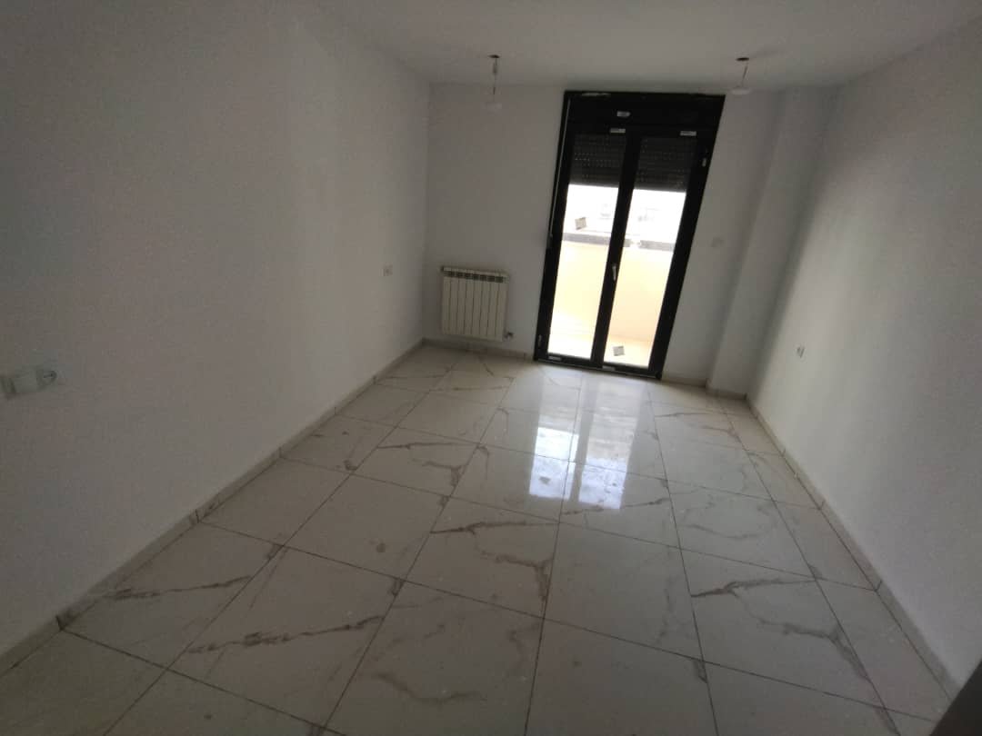 Appartement F4 à vendre à Blvd des cliniques, Oran