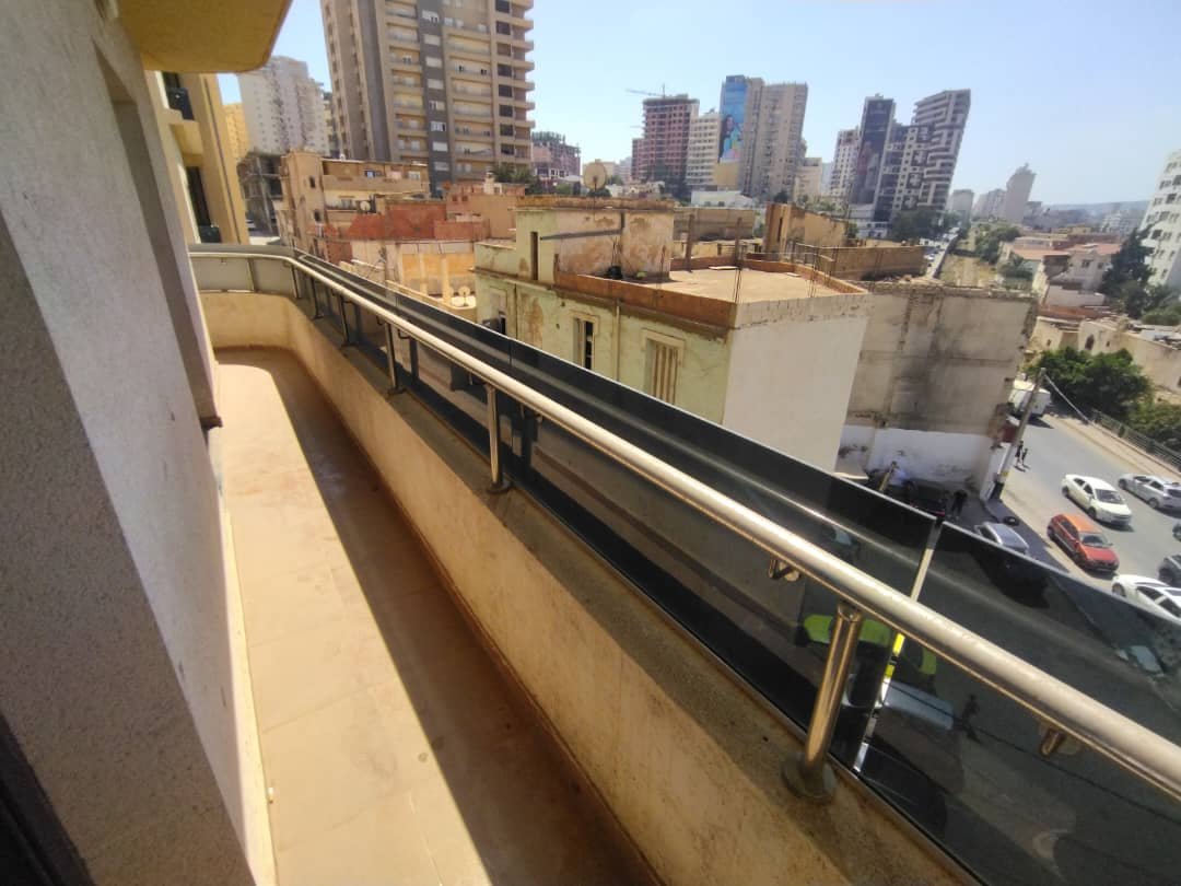Appartement F4 à vendre à Gambetta, Oran