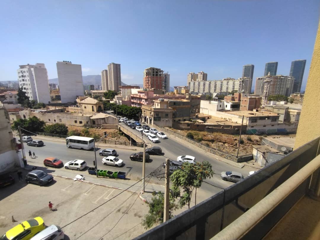 Appartement F4 à vendre à Gambetta, Oran